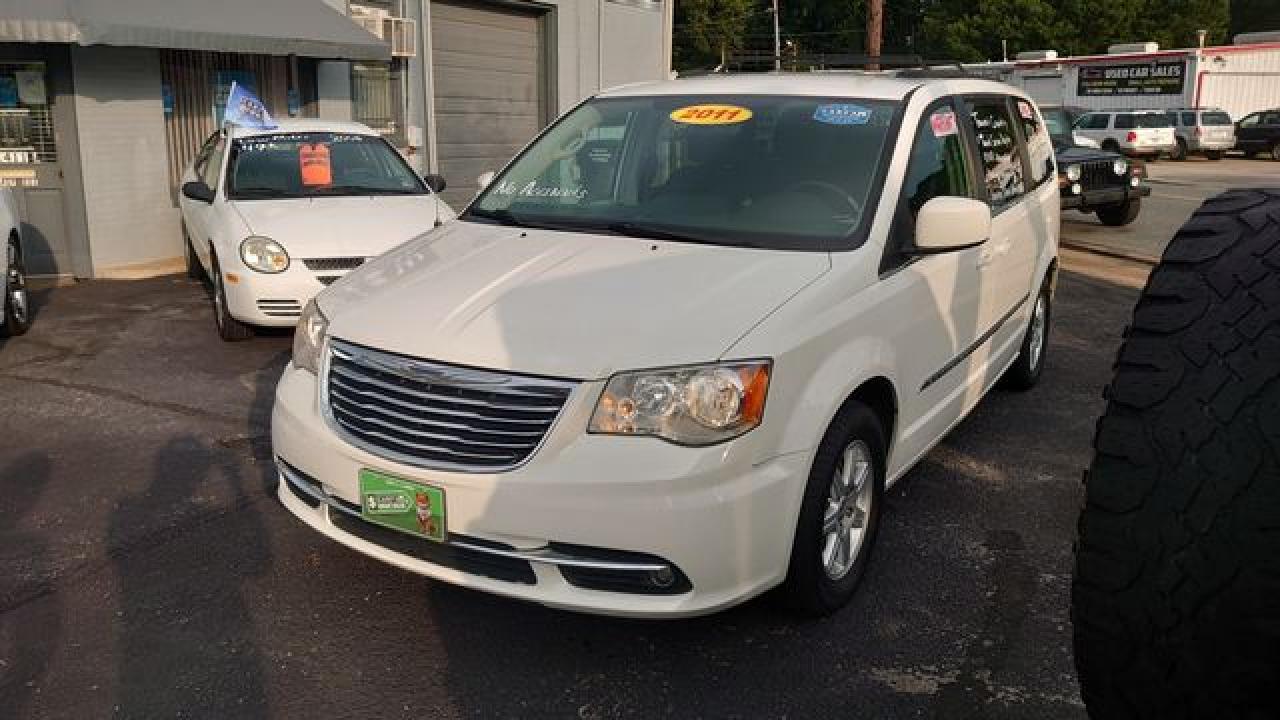 2011 Chrysler Town & Country Touring - Image 5