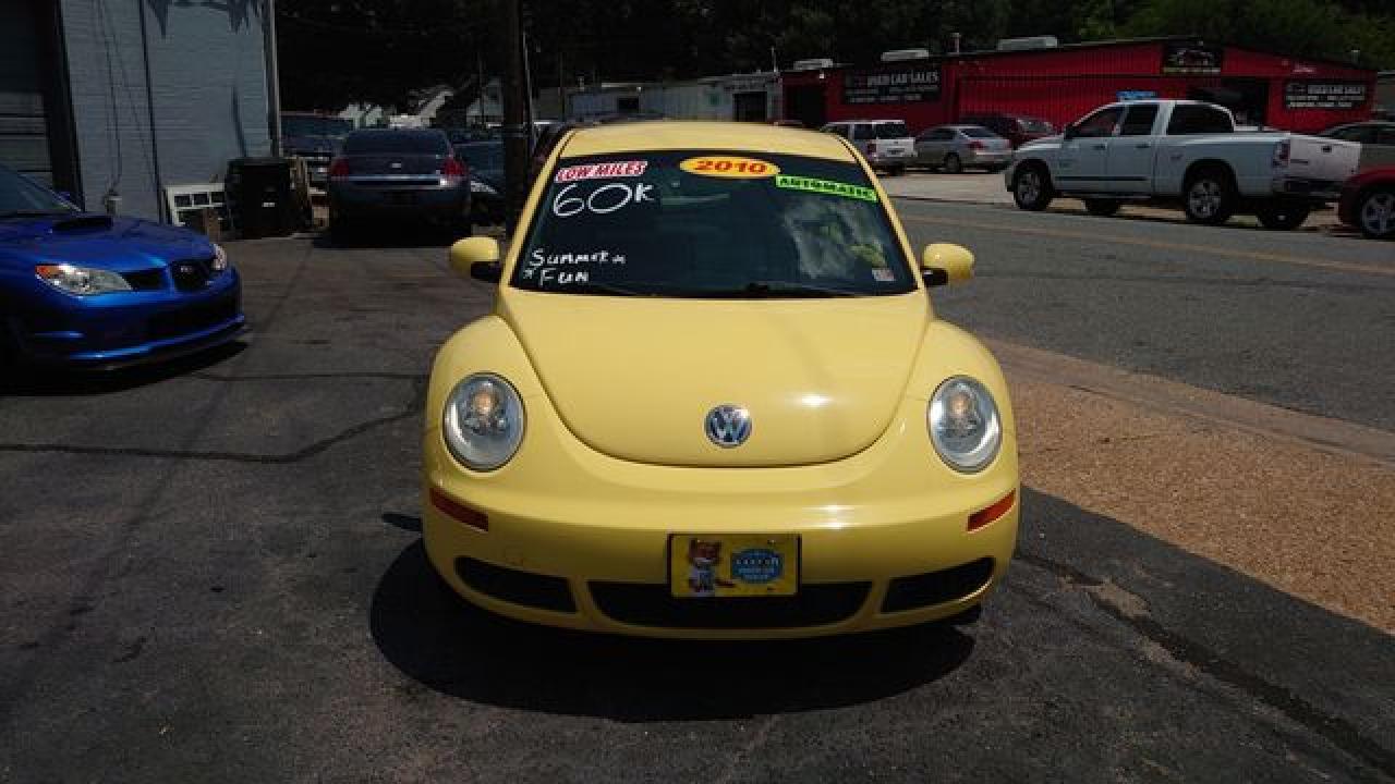 2010 Volkswagen New Beetle - Фото 2