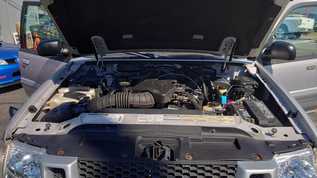 2001 Ford Explorer Sport Trac - Фото 2