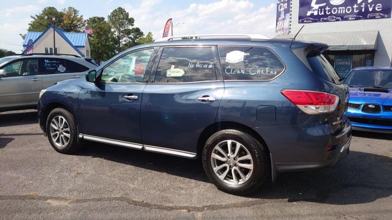 2013 Nissan Pathfinder S - Image 4