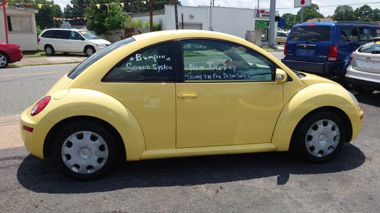 2010 Volkswagen New Beetle - Фото 3