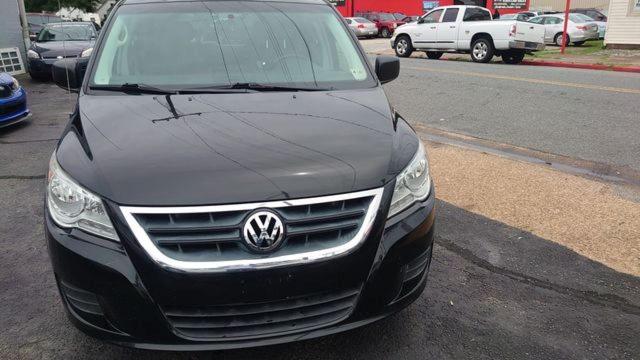 2012 Volkswagen Routan S - Image 2