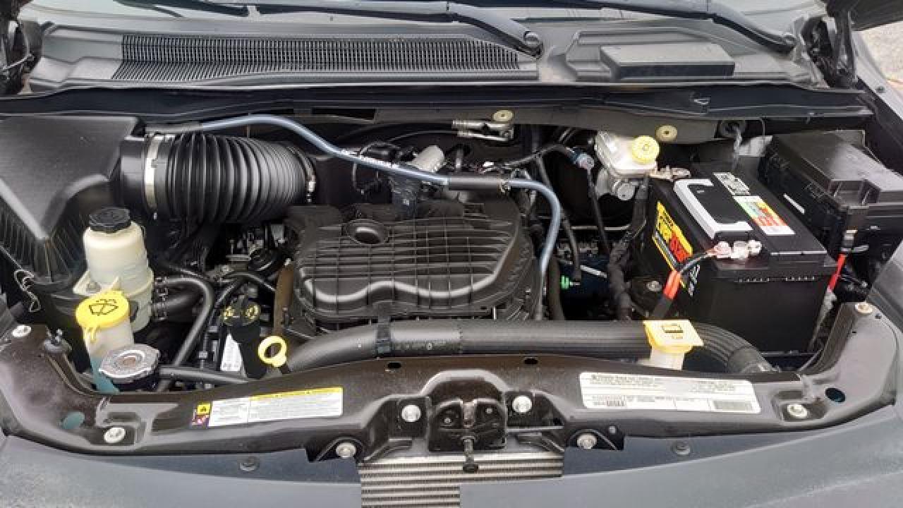 2012 Volkswagen Routan S - Image 3