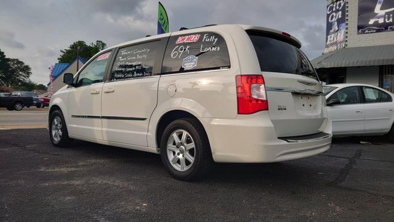 2011 Chrysler Town & Country Touring - Image 3