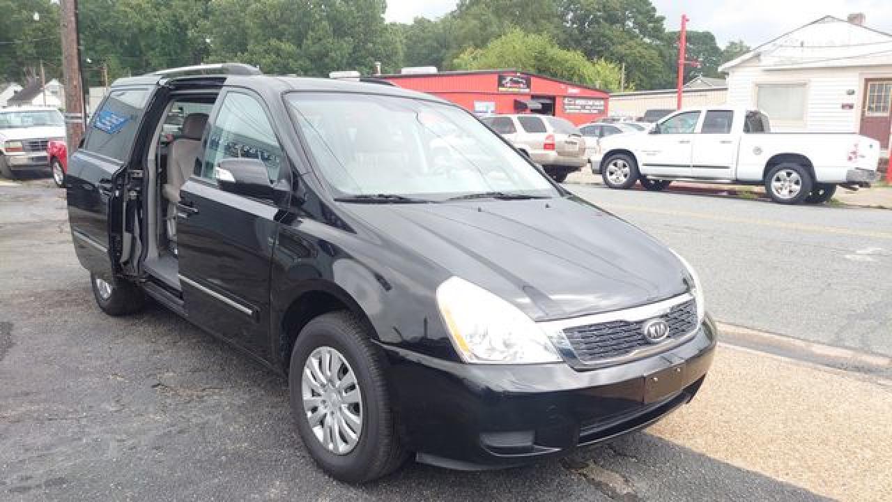 2012 Kia Sedona Lx - Image 2