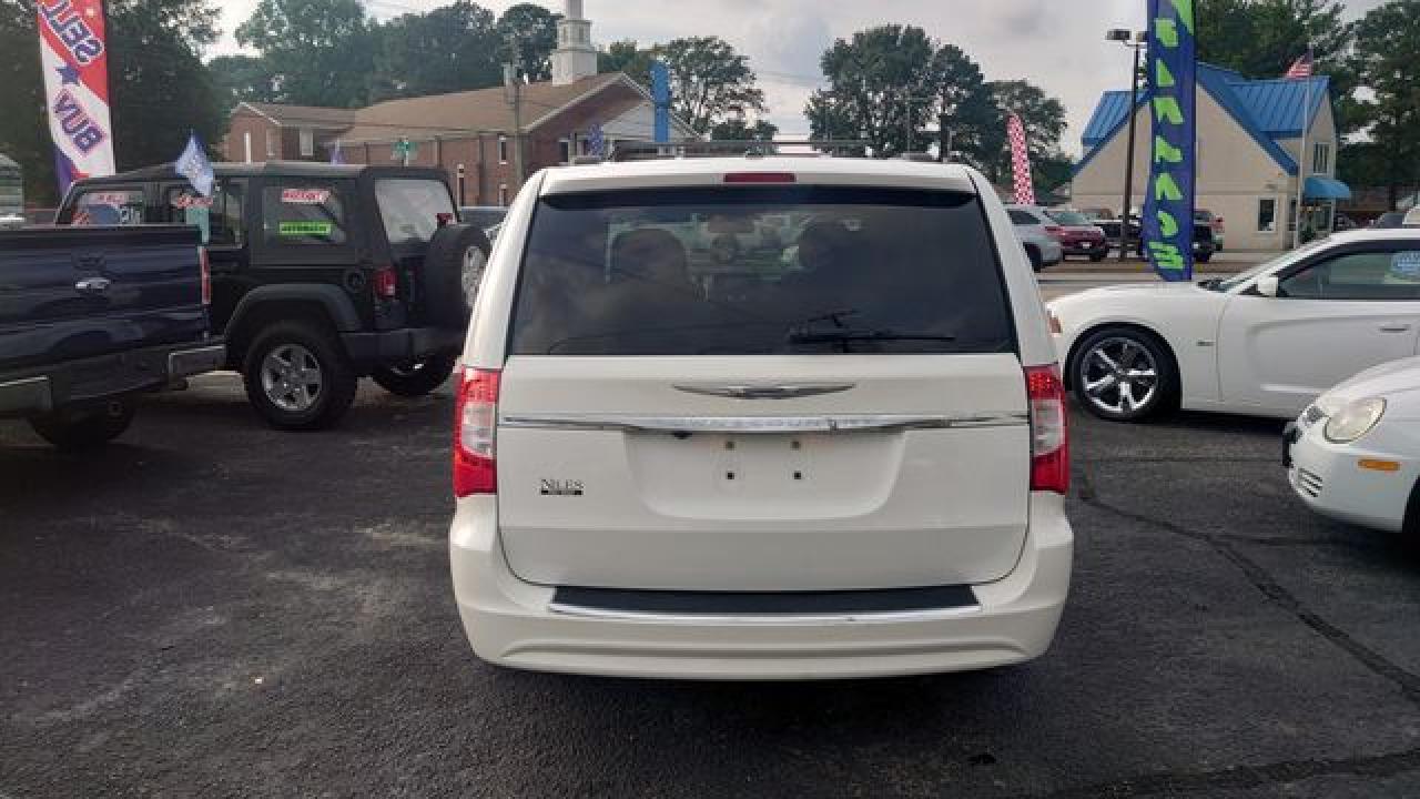 2011 Chrysler Town & Country Touring - Image 6