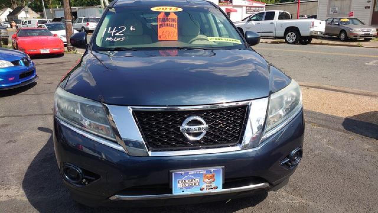 2013 Nissan Pathfinder S - Image 2