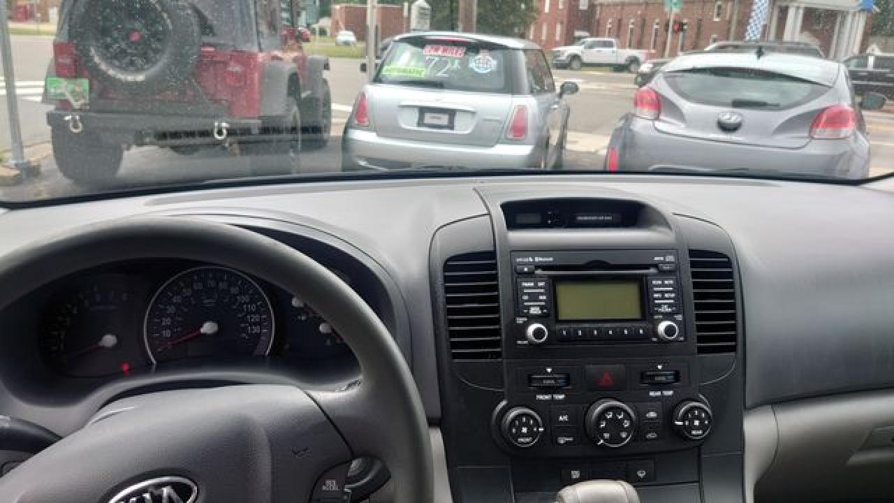 2012 Kia Sedona Lx - Image 6