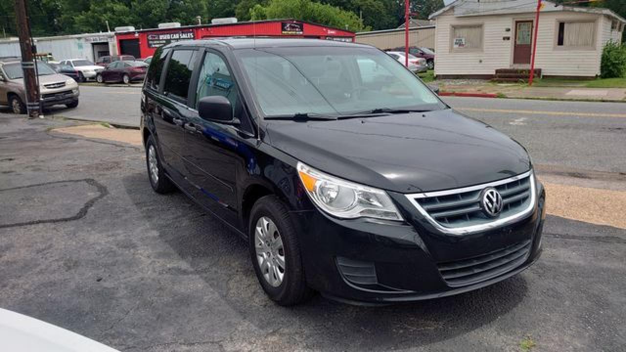 2012 Volkswagen Routan S - Image 6