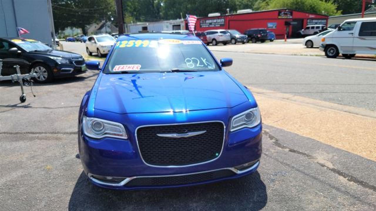 2018 Chrysler 300 Touring - Фото 2