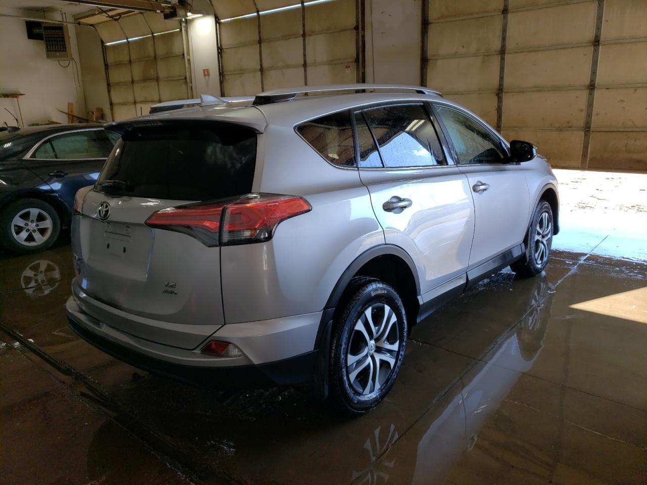 2017 TOYOTA RAV4 LE - Фото 4