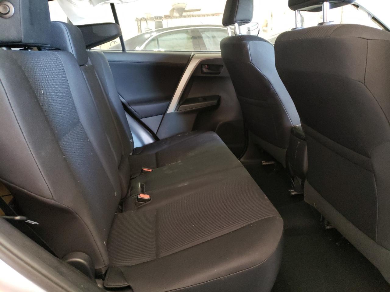 2017 TOYOTA RAV4 LE - Фото 6