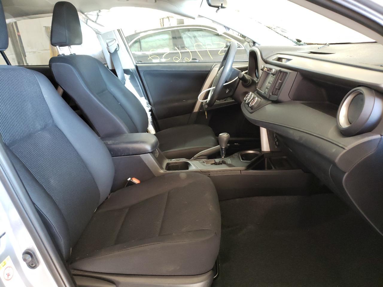 2017 TOYOTA RAV4 LE - Фото 5