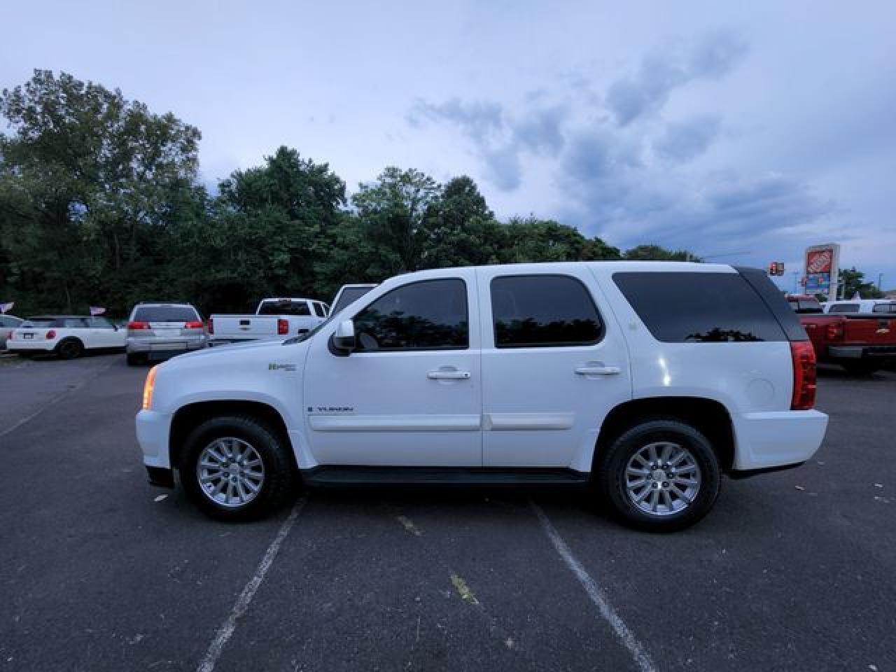 2008 GMC Yukon Hybrid - Image 2
