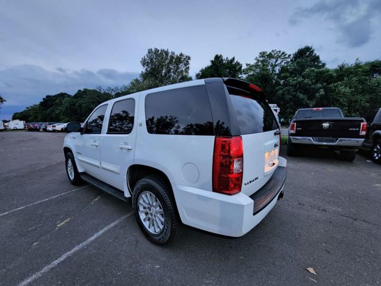 2008 GMC Yukon Hybrid - Image 3