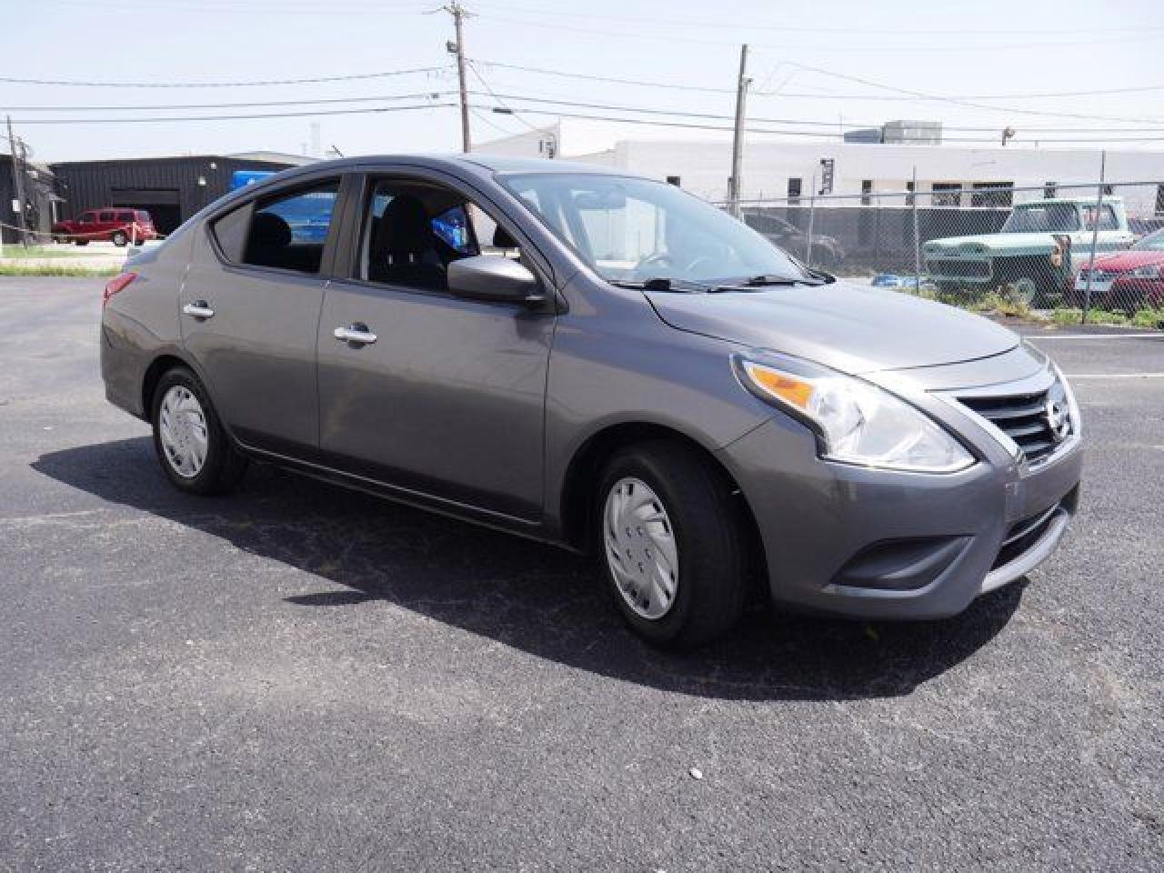 2017 Nissan Versa S - Фото 3