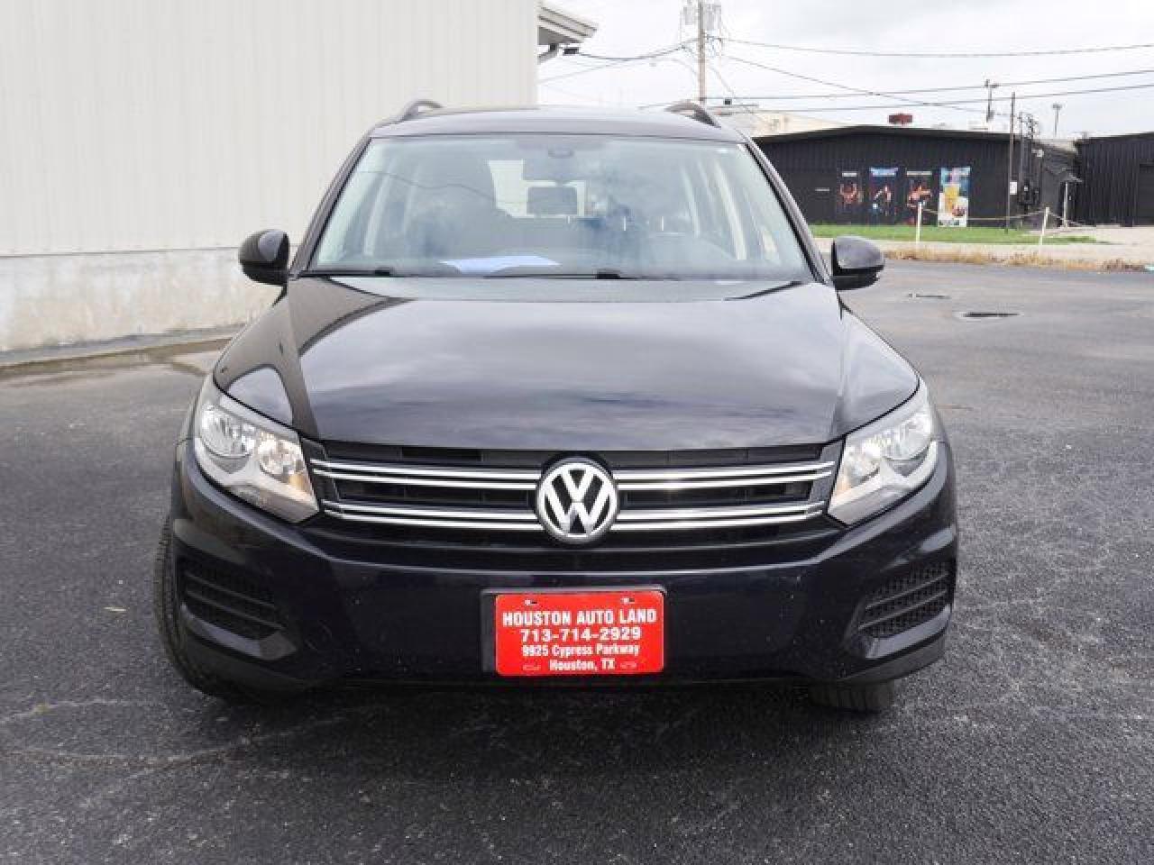2016 Volkswagen Tiguan S - Фото 2