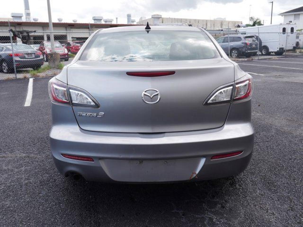 2012 Mazda 3 I - Image 6
