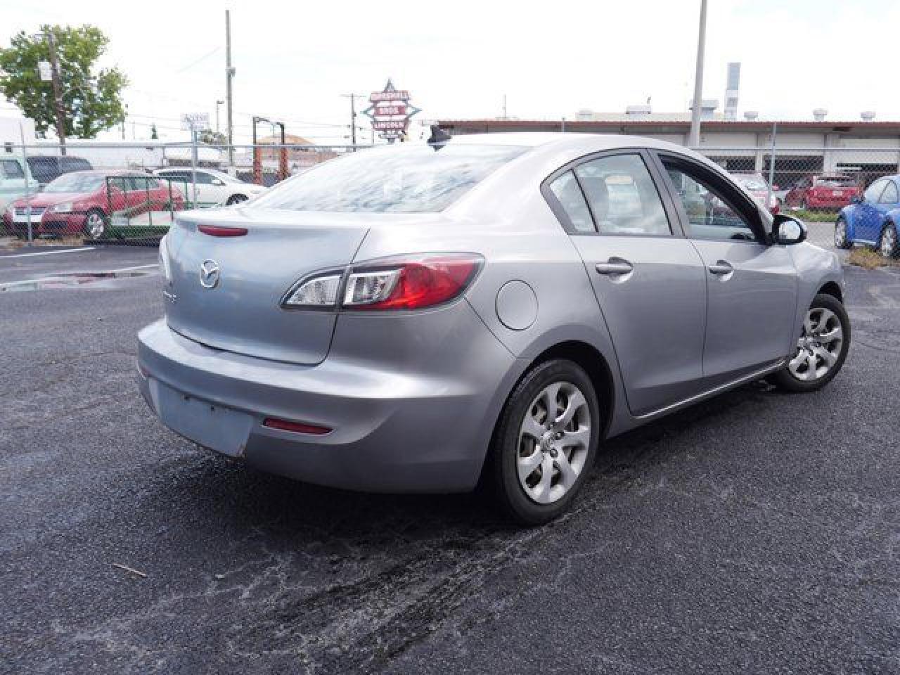 2012 Mazda 3 I - Image 5