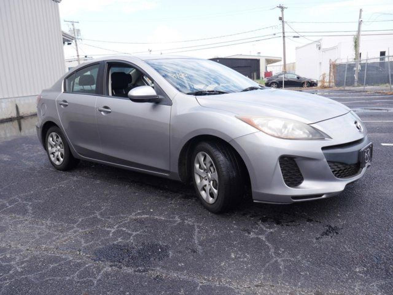 2012 Mazda 3 I - Image 3
