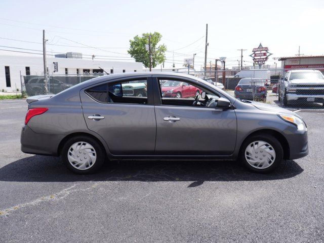 2017 Nissan Versa S - Фото 4