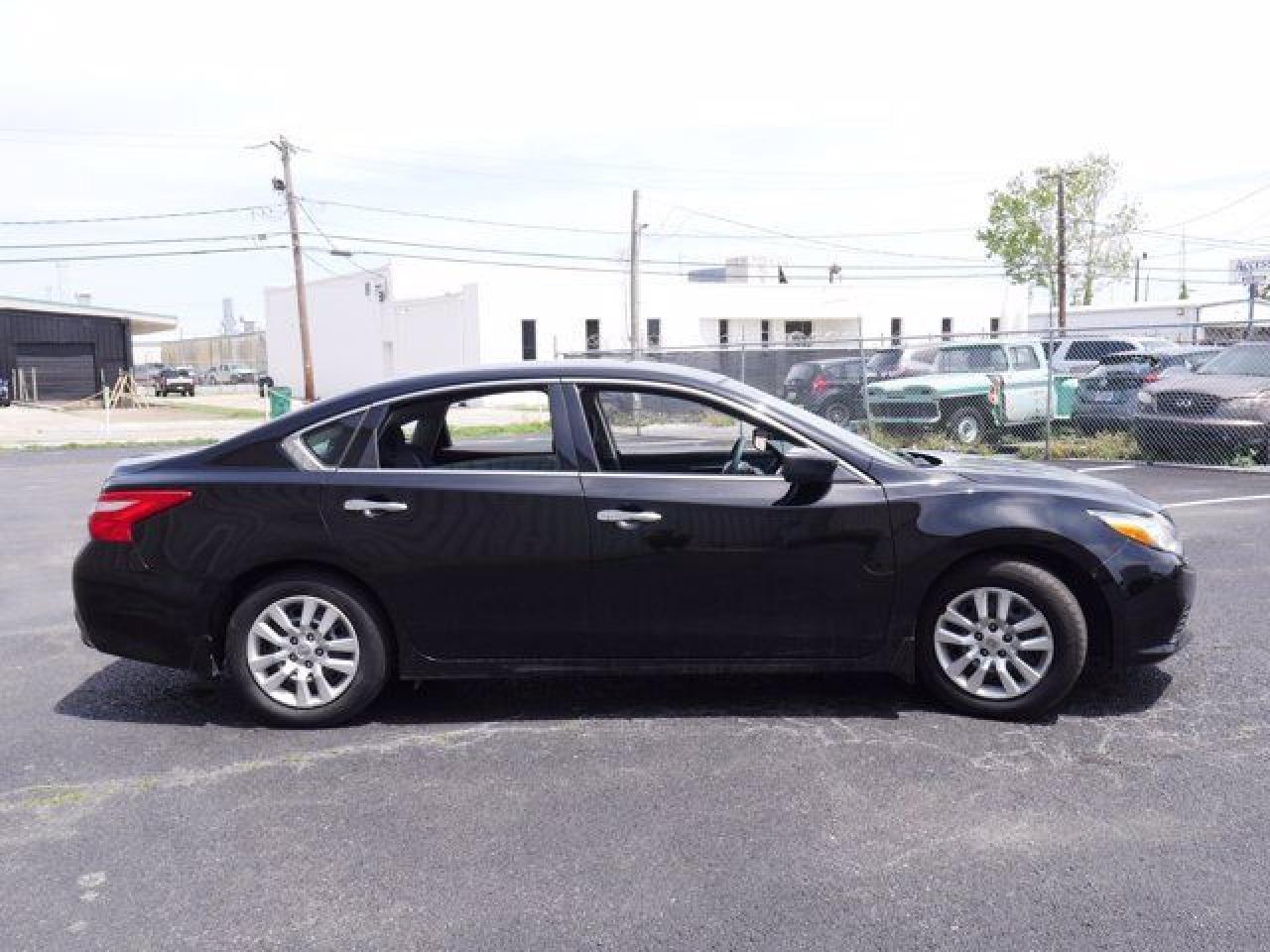 2016 Nissan Altima 2.5 - Image 4