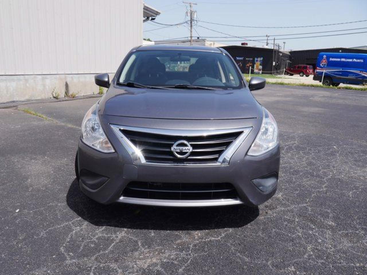 2017 Nissan Versa S - Фото 2