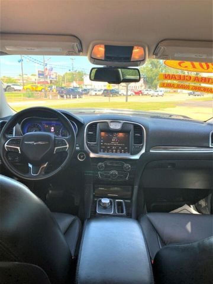 2015 Chrysler 300 Limited - Image 6