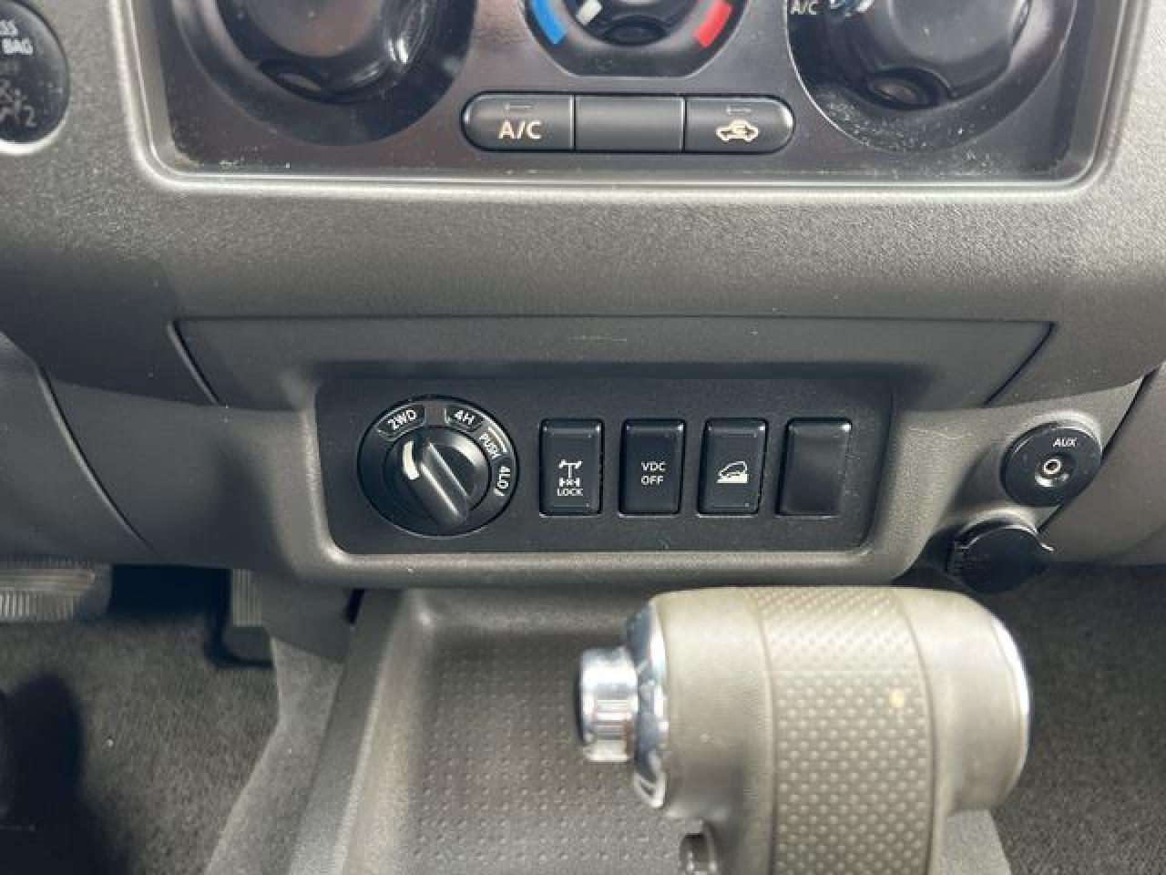 2007 Nissan Frontier King Cab Le - Image 4