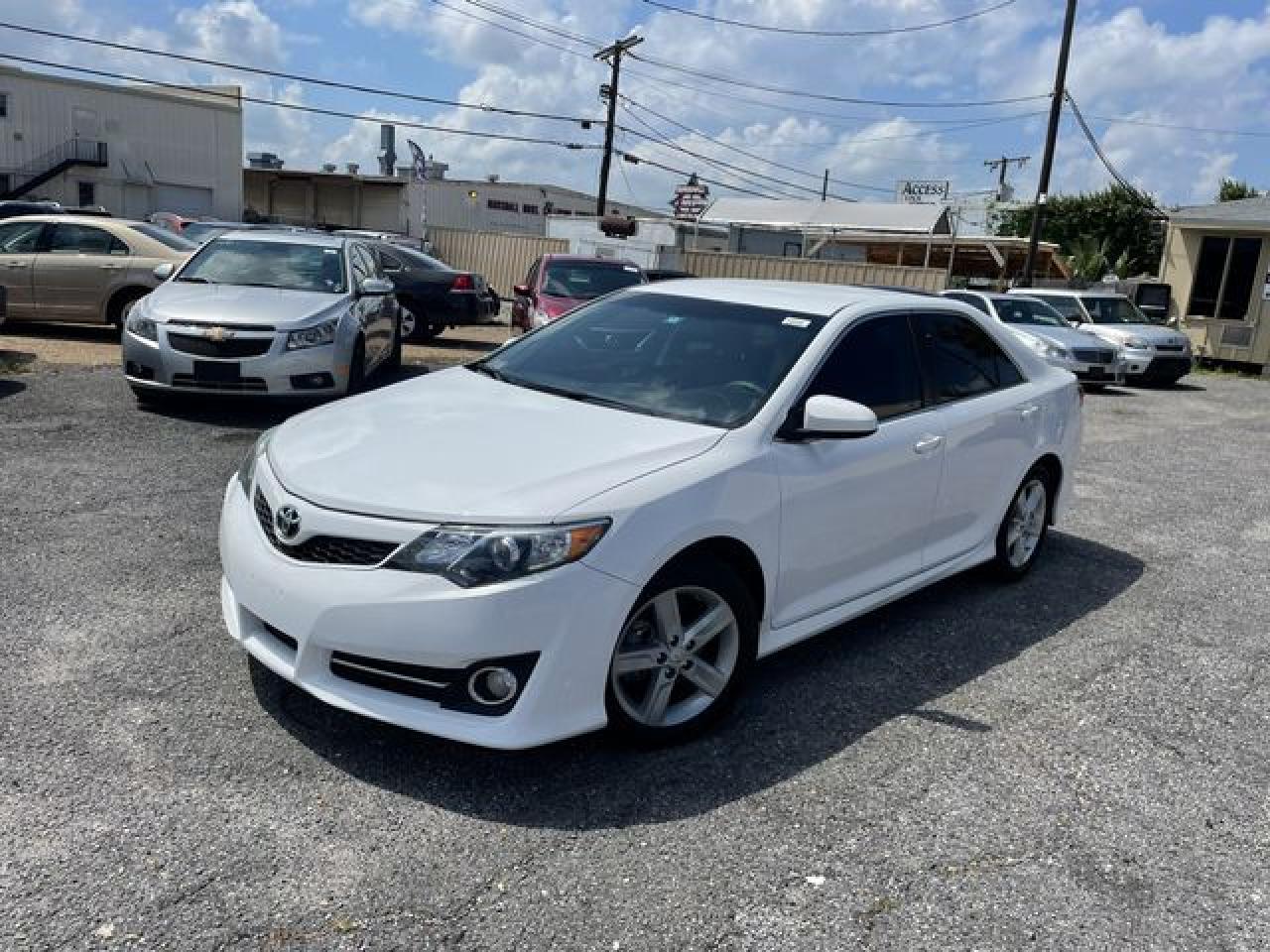 2014 Toyota Camry L - Фото 2