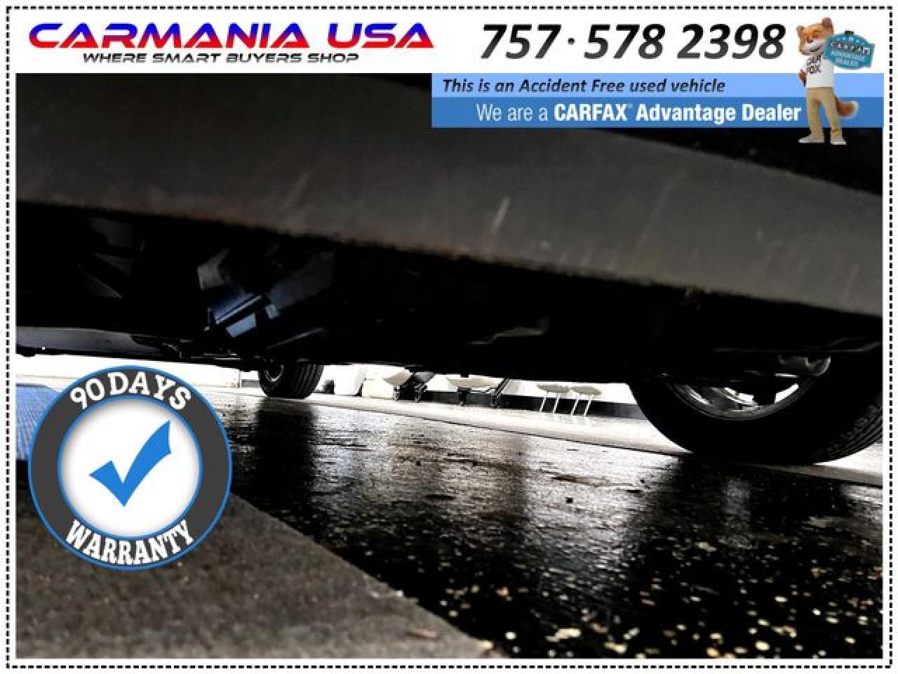 2016 Chrysler Town & Country Touring - Image 5