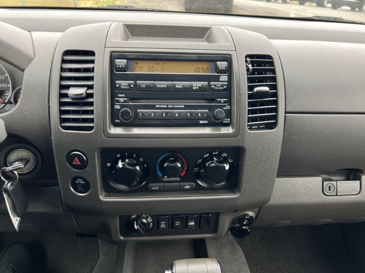 2007 Nissan Frontier King Cab Le - Image 3