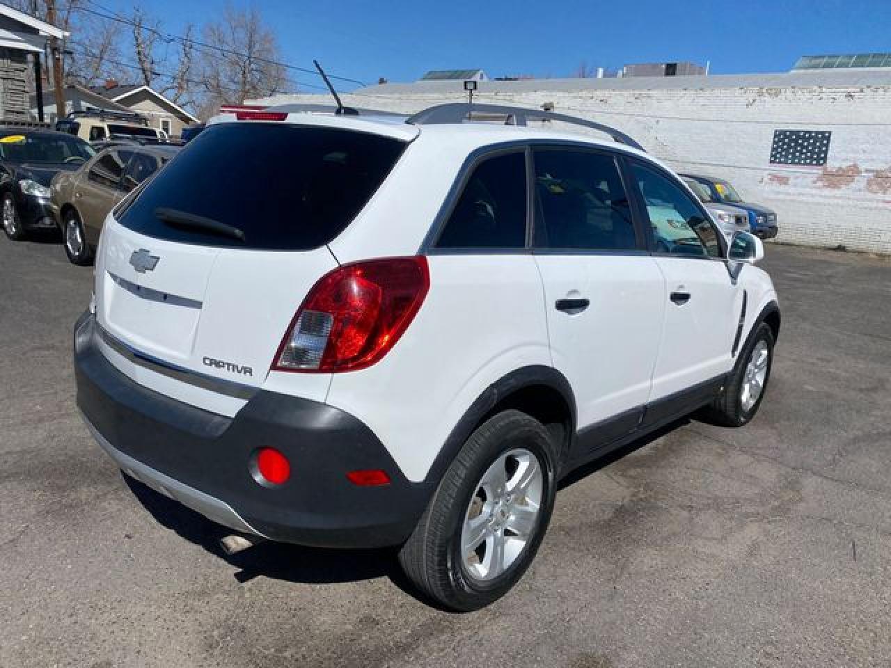 2014 Chevrolet Captiva Ls - Image 3