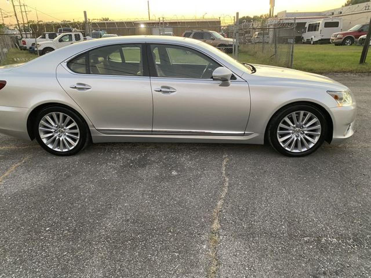 2013 Lexus Ls 460 - Image 4