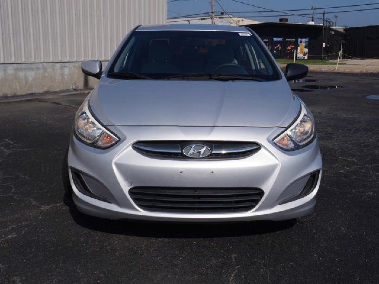 2016 Hyundai Accent Se - Фото 2