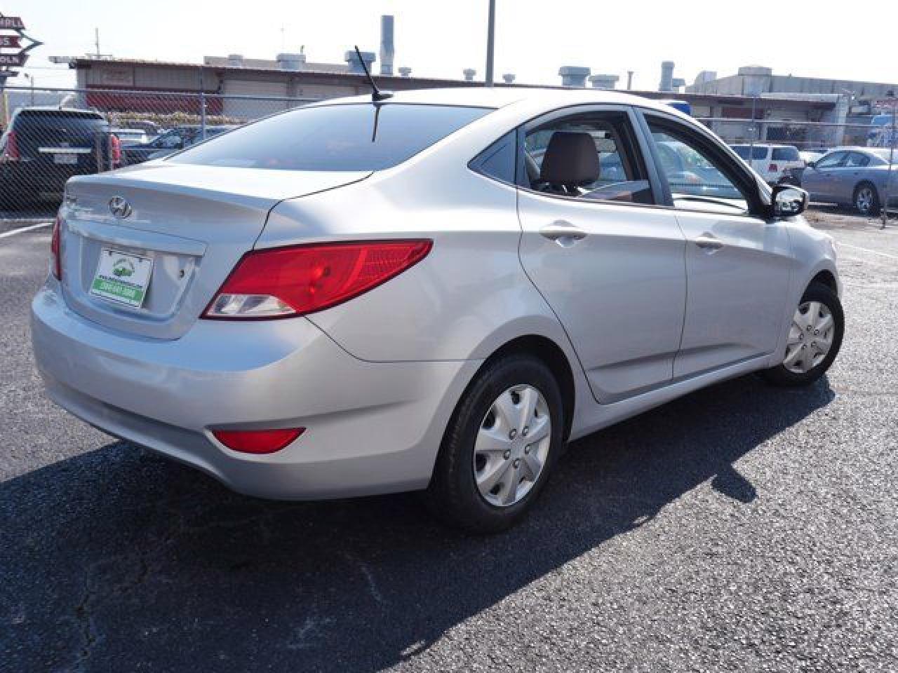 2016 Hyundai Accent Se - Фото 5