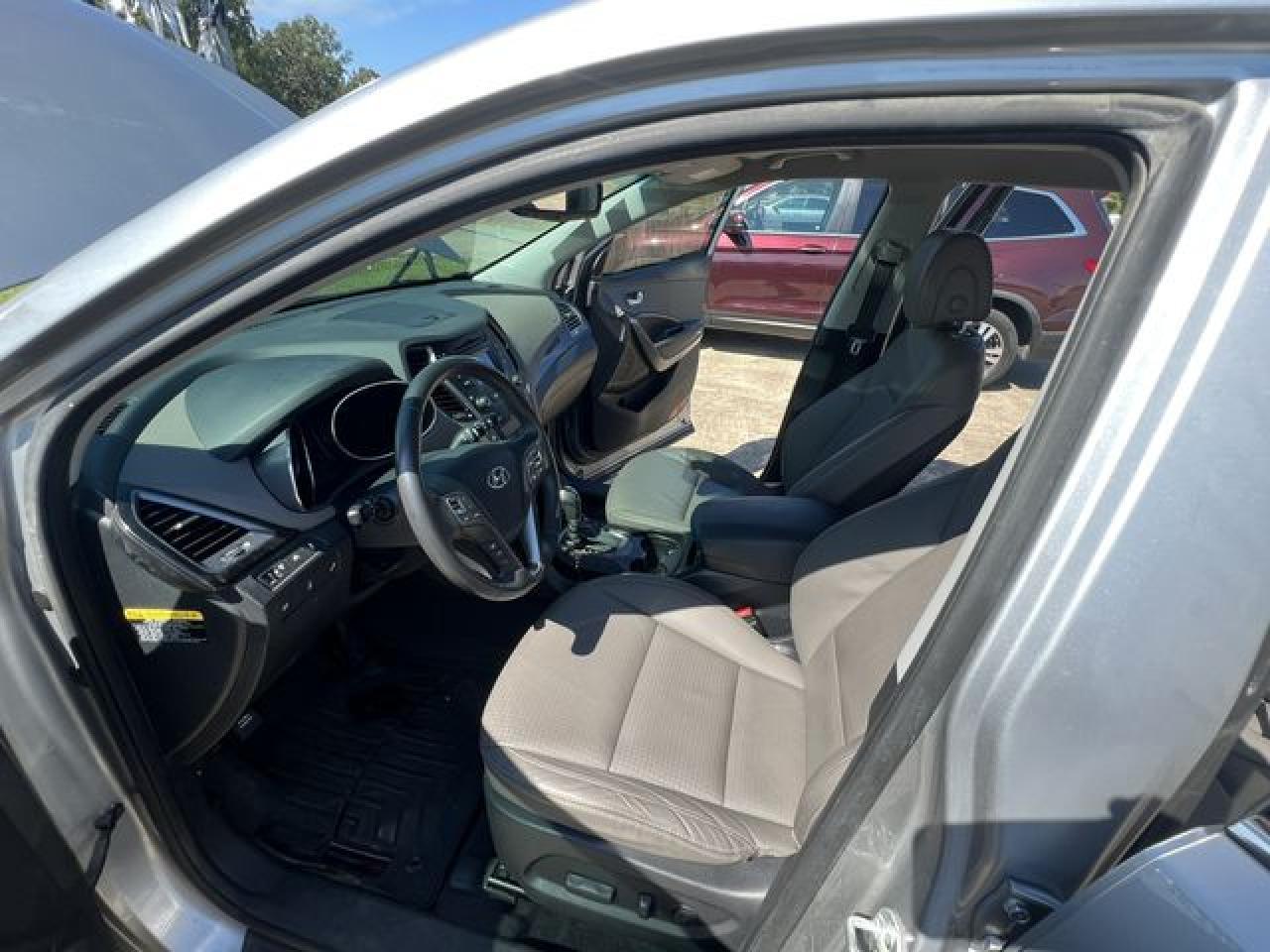 2014 Hyundai Santa Fe Gls - Image 6