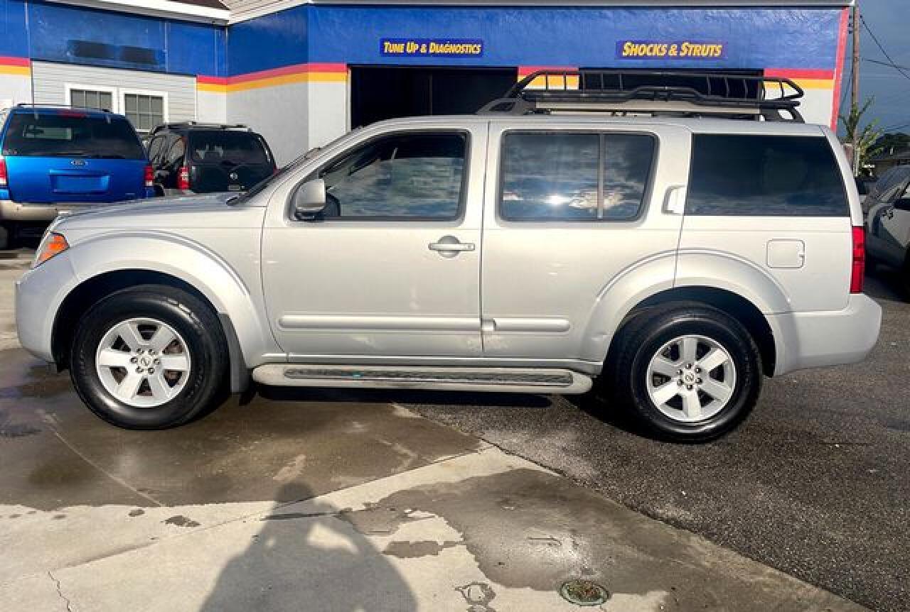 2009 Nissan Pathfinder S - Image 2