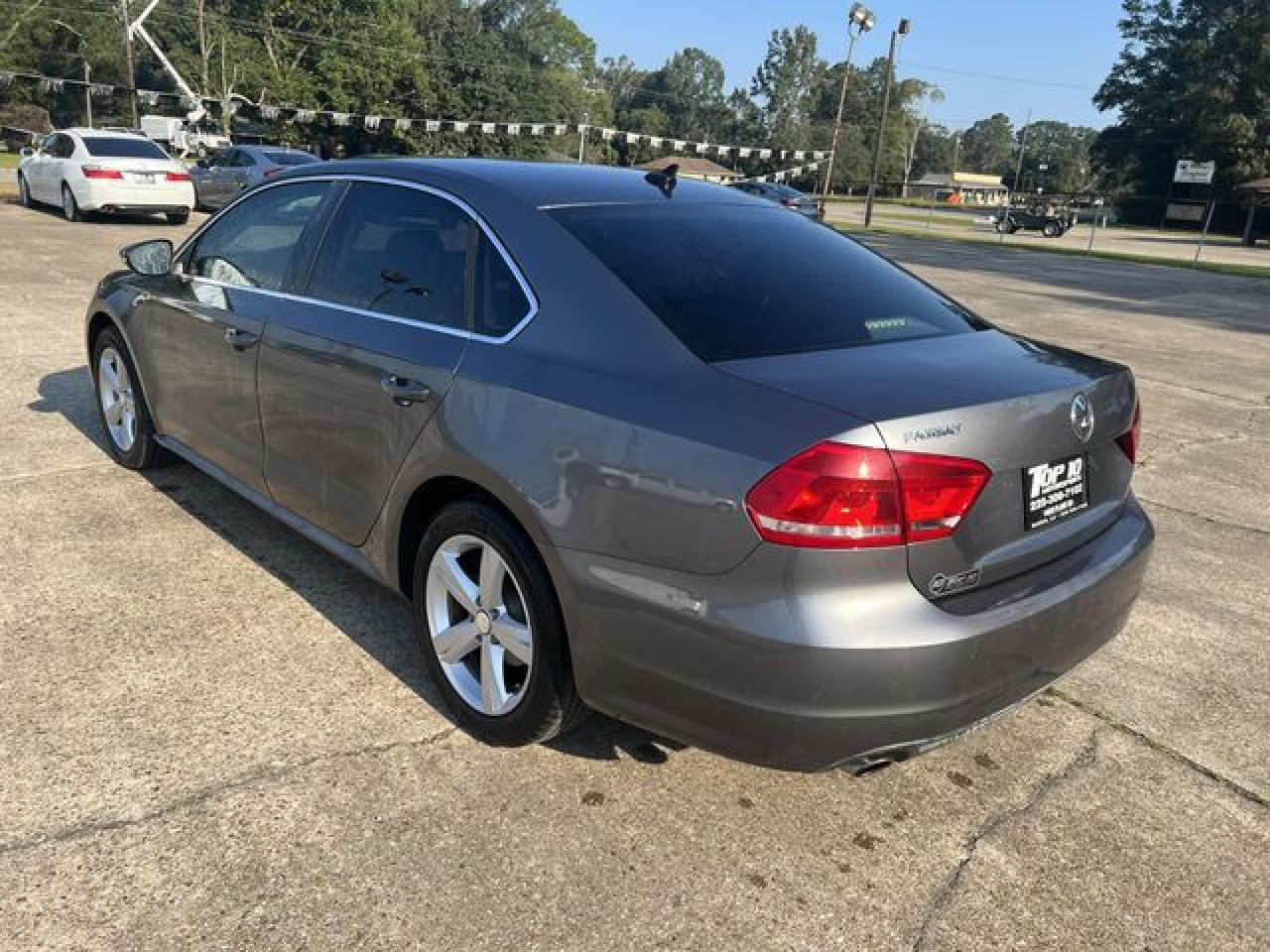 2012 Volkswagen Passat Se - Image 2