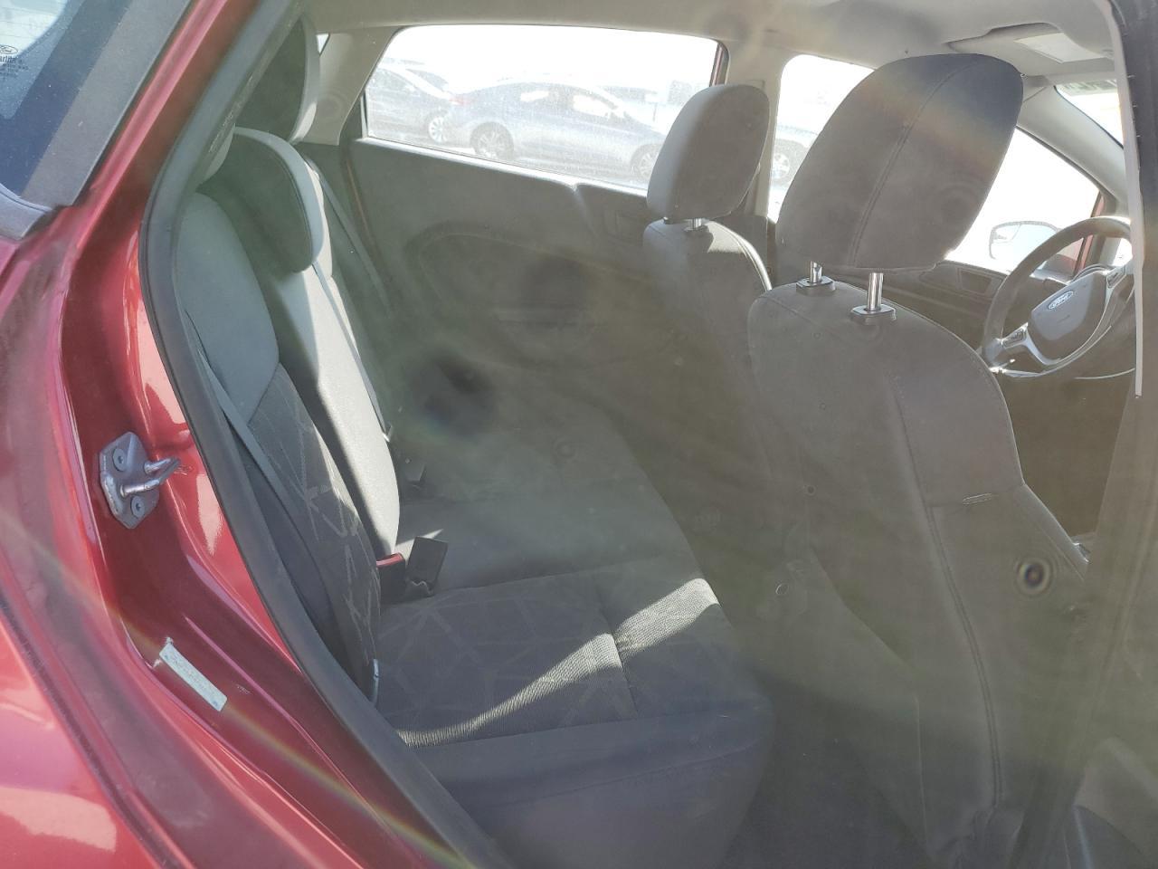 2011 Ford Fiesta Se - Фото 6