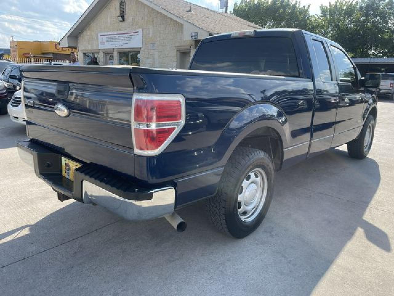 2012 Ford F150 Super Cab - Фото 2