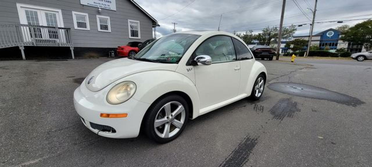 2008 Volkswagen New Beetle Triple White - Фото 2