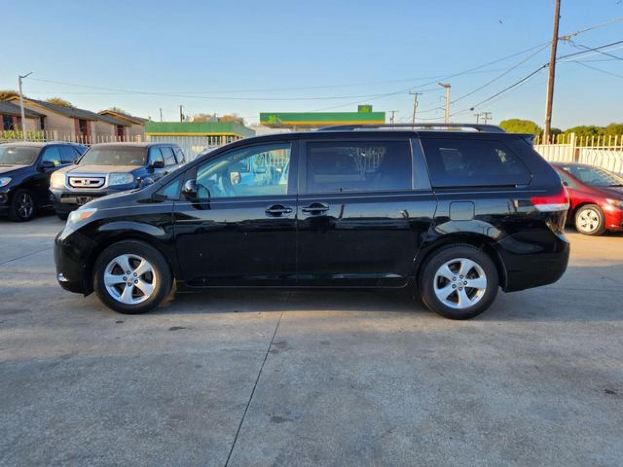 2011 Toyota Sienna Le - Image 4