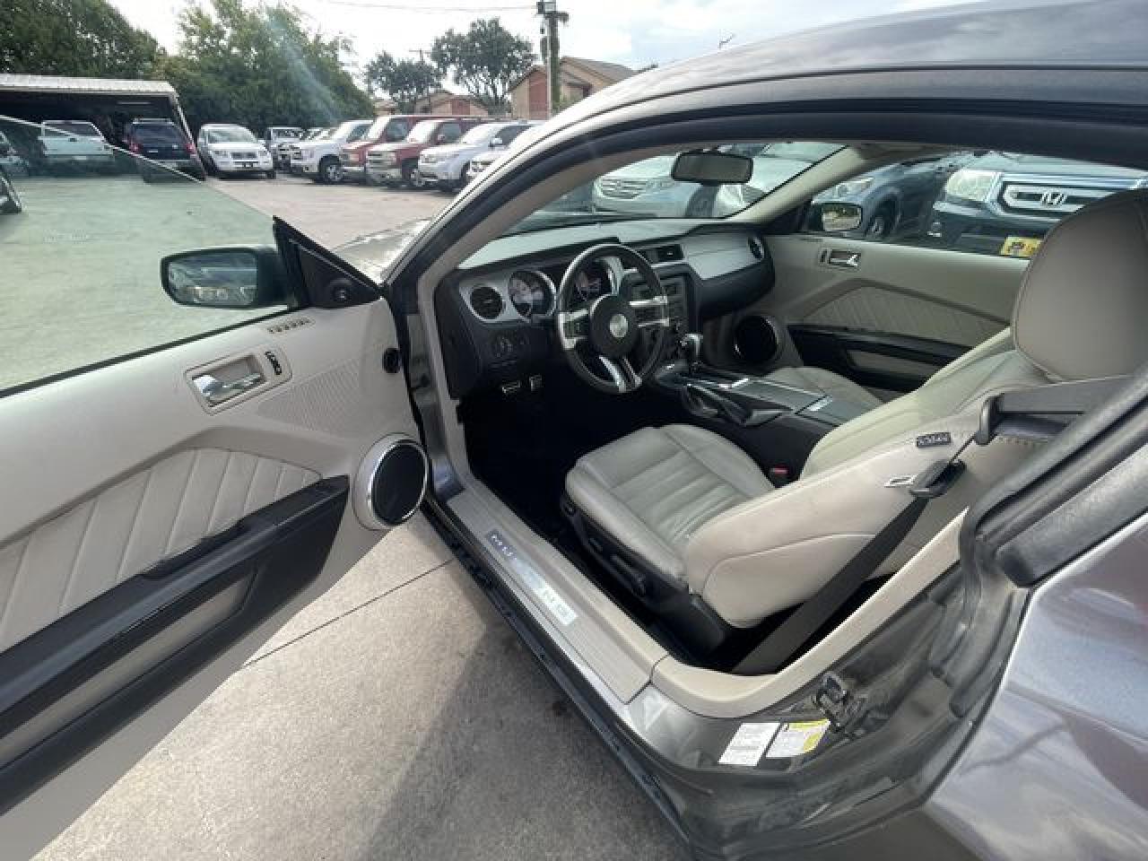 2010 Ford Mustang - Image 7