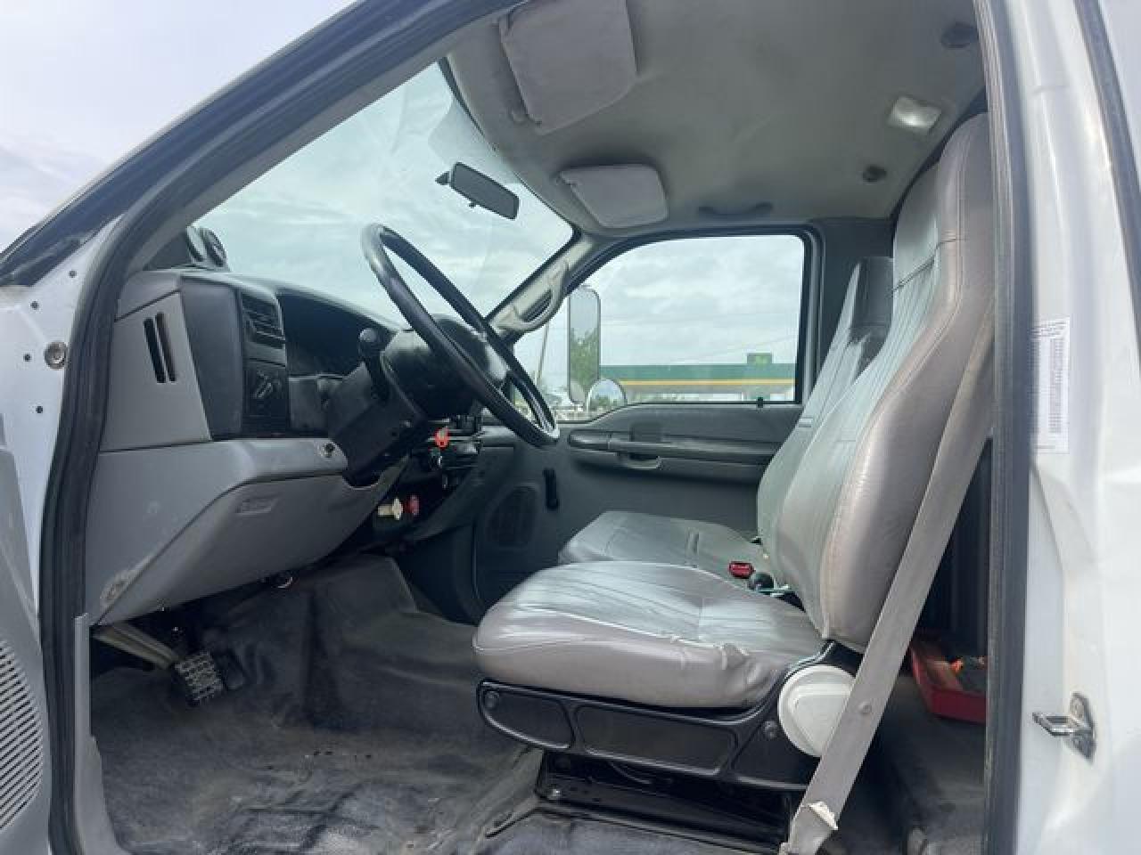 2010 Ford F750 Super Duty - Фото 3