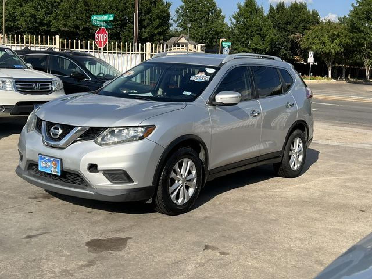 2014 Nissan Rogue S - Image 2