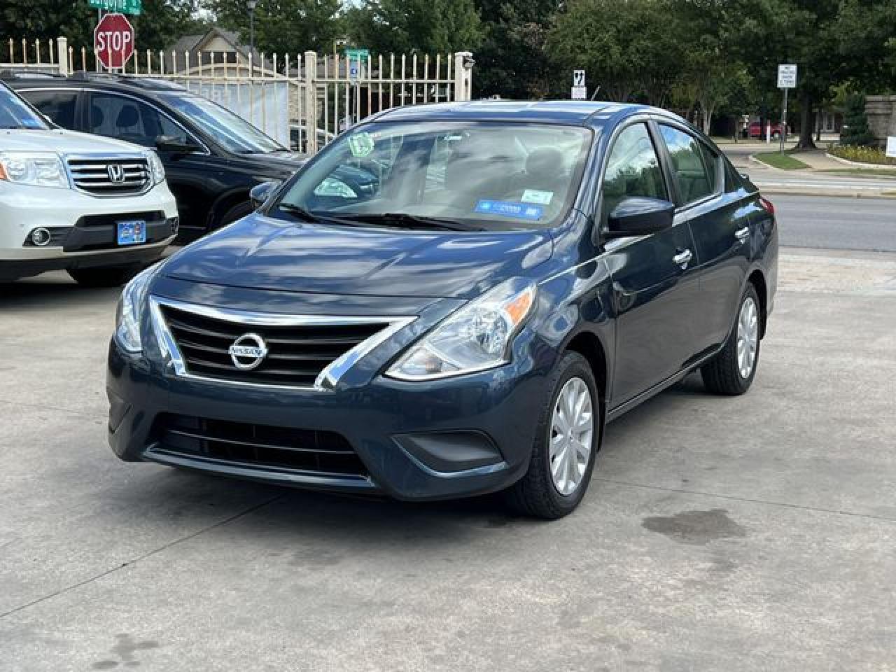 2015 Nissan Versa S - Фото 3