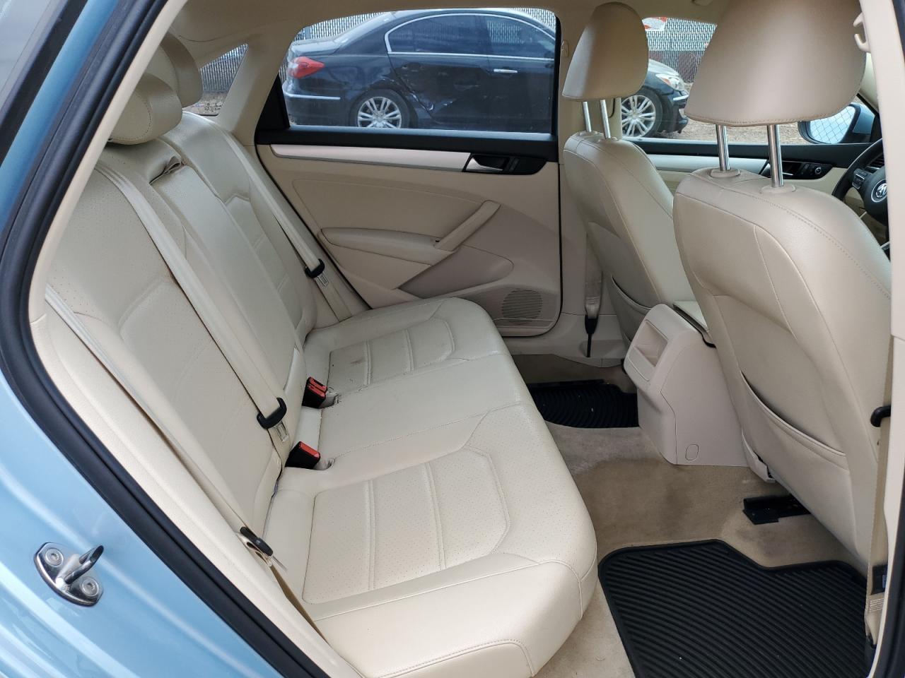 2012 Volkswagen Passat Se - Image 6
