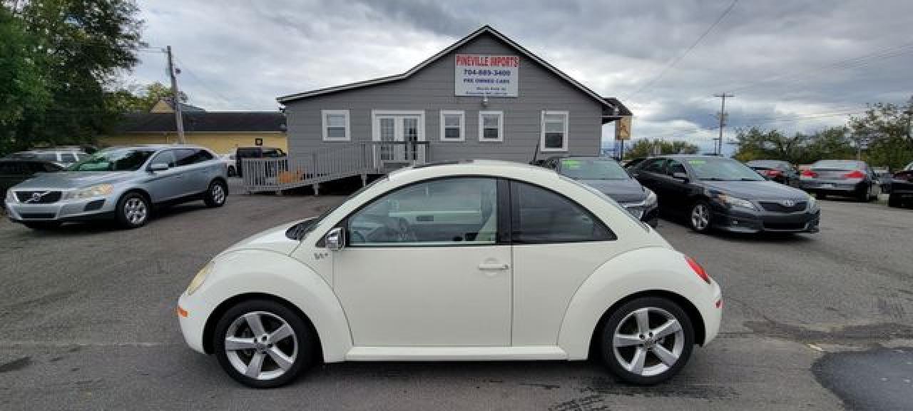 2008 Volkswagen New Beetle Triple White
