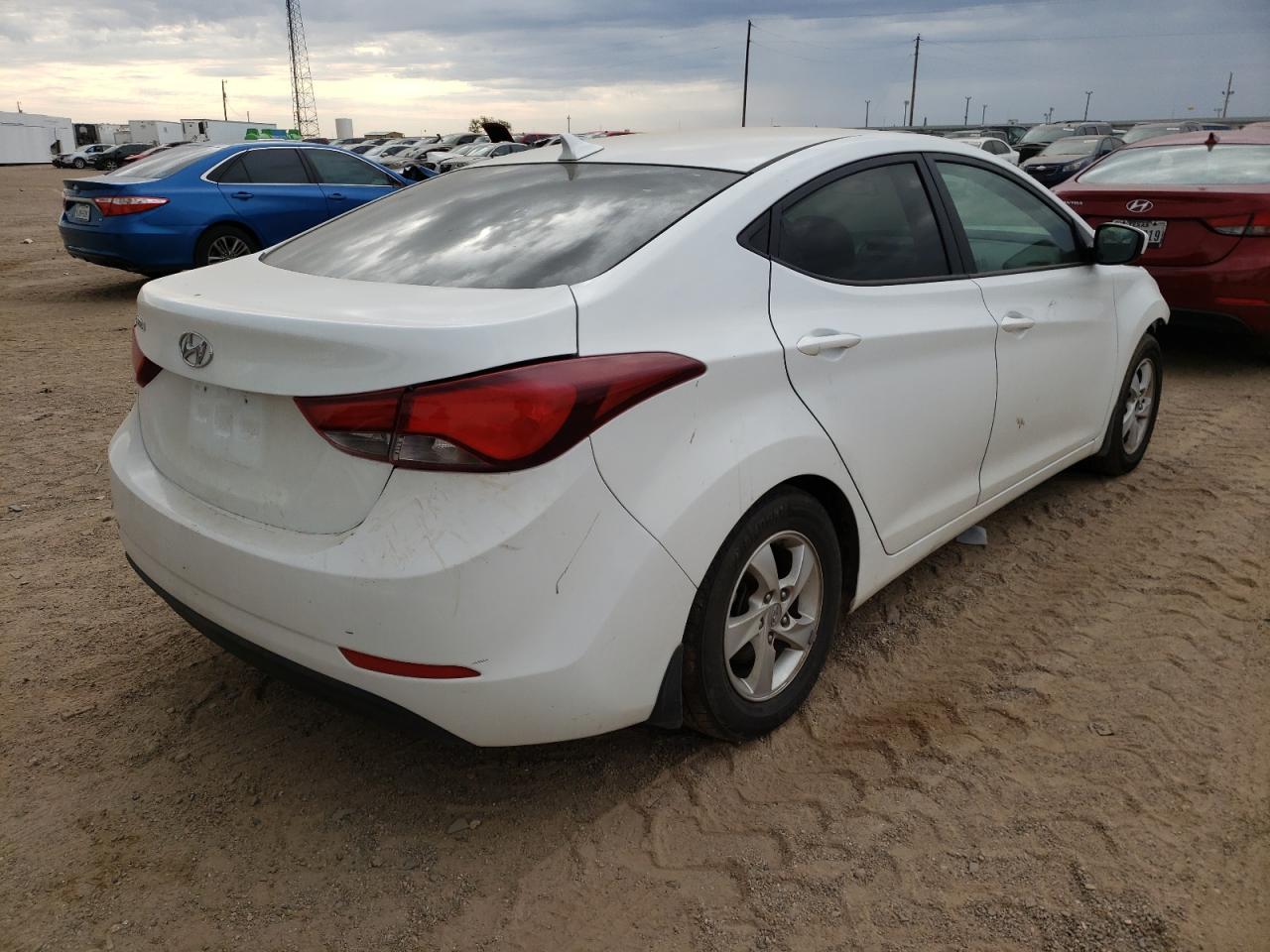 2015 HYUNDAI ELANTRA SE - Image 4